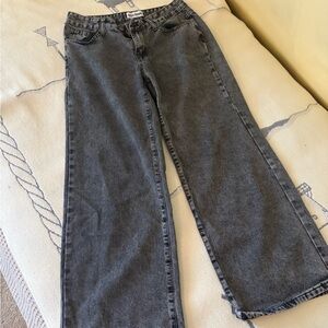 Low waisted black jeans